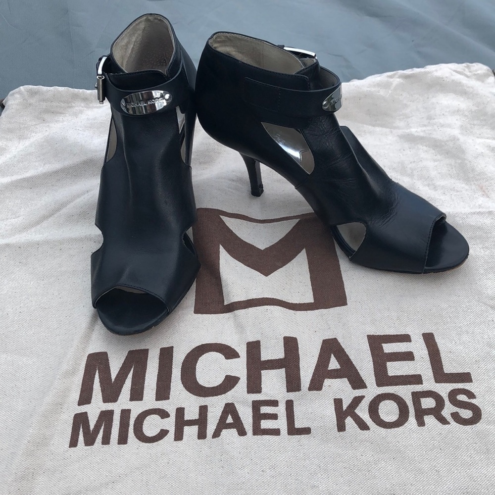 Michael Kors Shoes - Picture 1 of 10